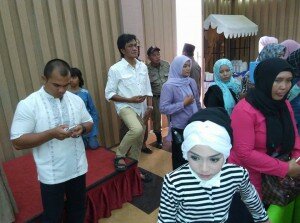 model-dibubarkan-walikota-aceh5