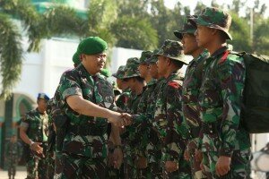 Kasdam Iskandar Muda melepas pemberangkatan satuan tugas (satgas) perluasan sawah tahun 2016 di Makodam IM, Banda Aceh, Kamis (3/3/16).